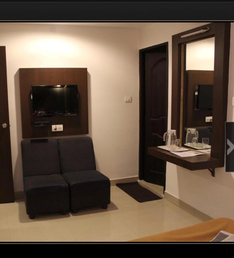 Hotel Aashraya Mysore Exteriör bild