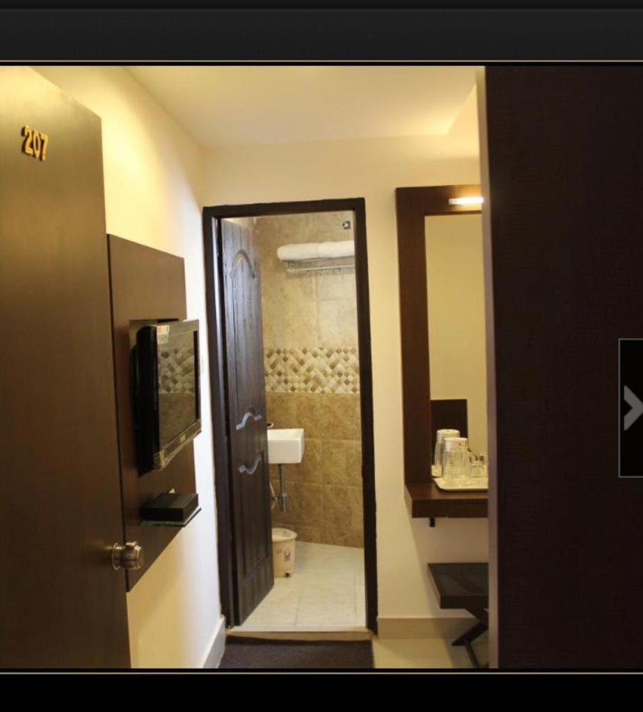 Hotel Aashraya Mysore Exteriör bild